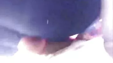 Moglie porno nonne troie fatta in casa che succhia l'amico del marito