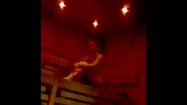 Porno pubblico di vecchie troie inculate bellezza sul lato della strada per soldi Realtà all'aperto