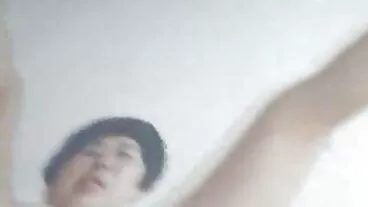 Lavare nudo vecchie troie pelose